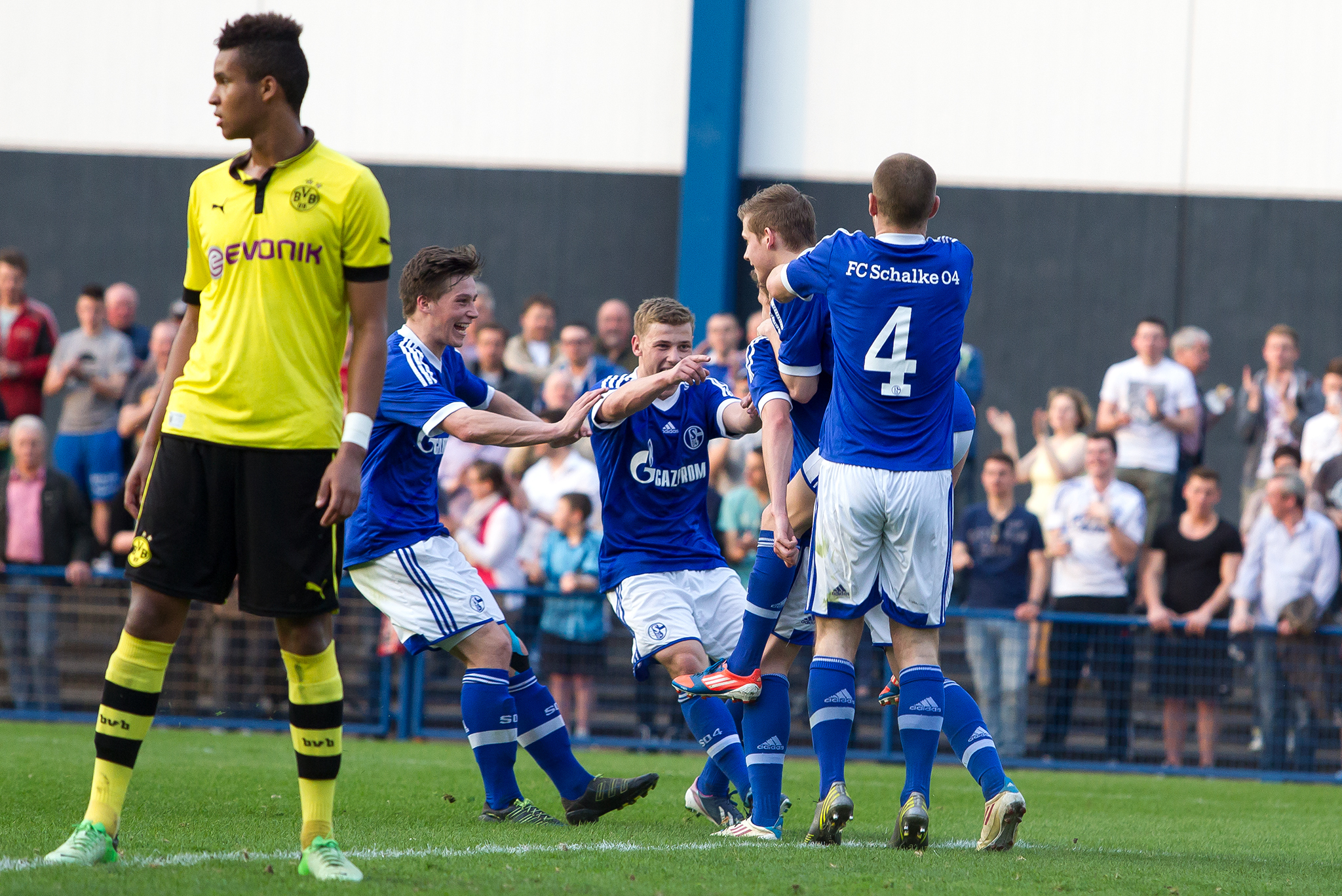 Bereits in der Jugend konnte Max Meyer zahlreiche Siege verbuchen - auch in Derbys. Foto: Gerd Kaemper