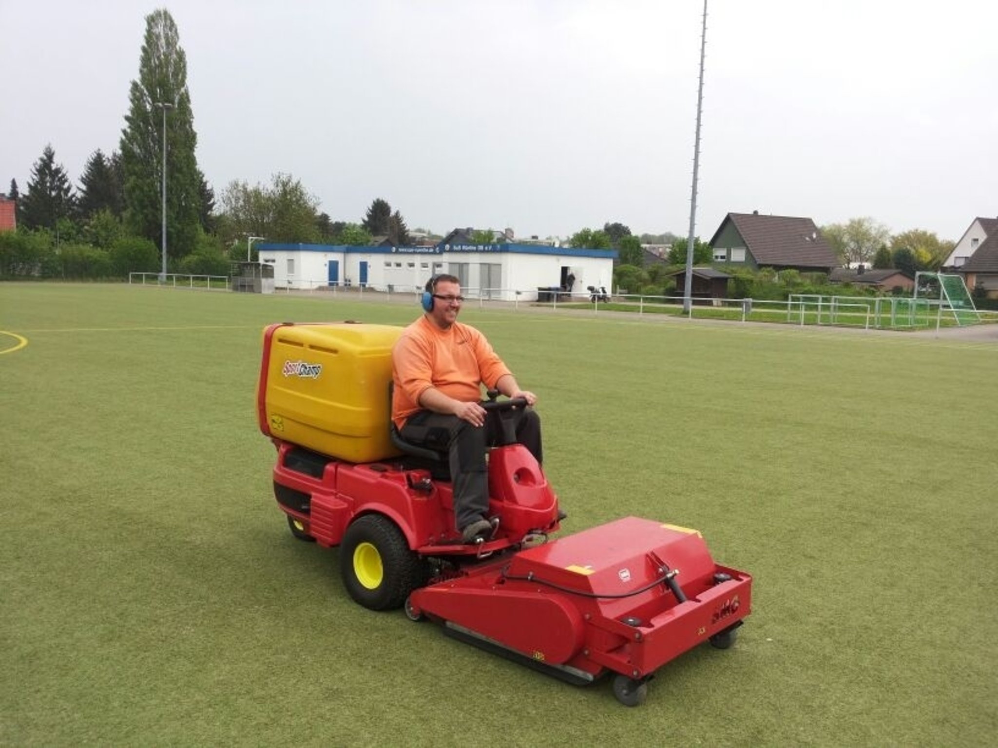 "Sportlicher" Rasenmähermann in Bergkamen - Kamen