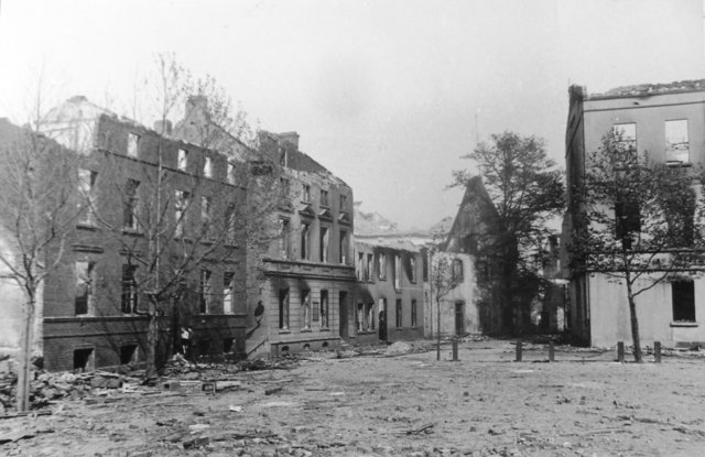 Burgplatz mti Blick auf die alte Lateinschule