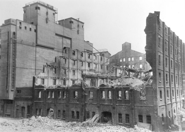 Spedition Koch - zerstörter Speicher an der Schifferstraße am Innenhafen