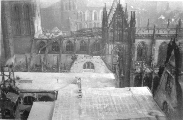 Blick vom Rathaus zur Salvatorkirche und Liebfrauenkirche