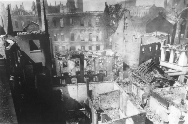 Blick vom Bunker Oberstraße über den Flachsmarkt (Altersheim) zum alten Gymnasium und der mittelalterlichen Lateinschule
