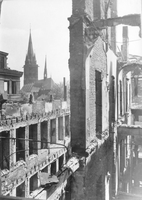 Leidenfroststraße - Finanzamt - Hinten die St. Josef Kirche am Dellplatz