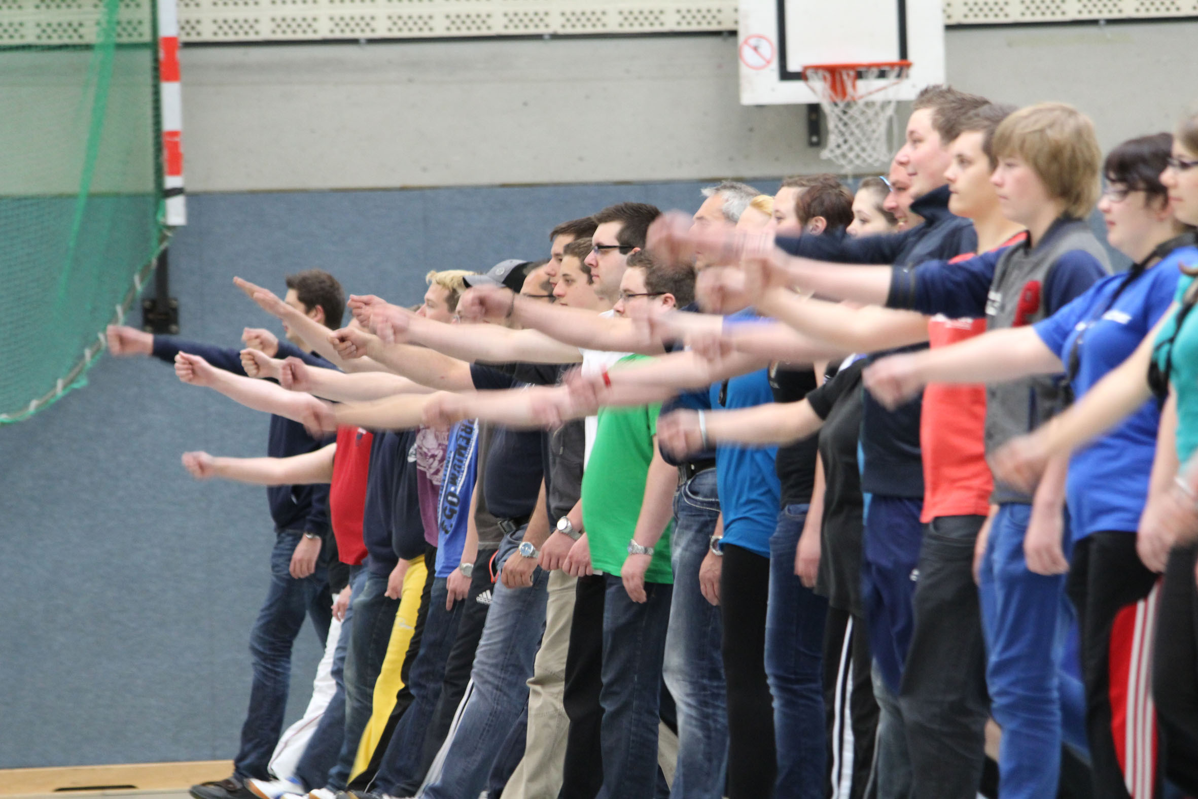 Vor dem Üben der Musiktitel stand für die Stadtmusikanten ein zweistündiges Trainingsprogramm iher neuesten Choreografie