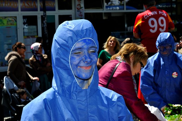 Aktion,,Blaue Menschen''