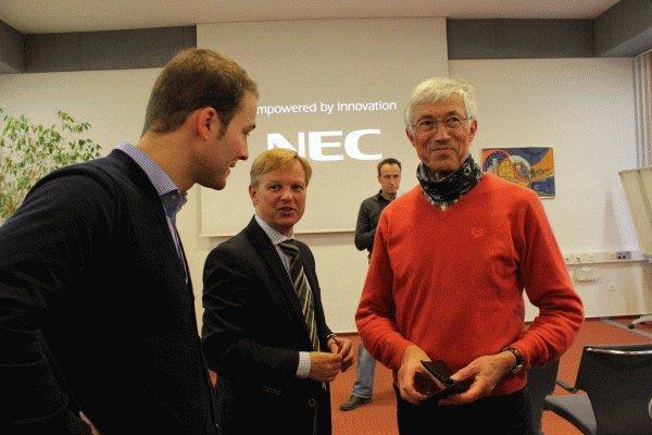 Bezirksvertreter Jochen Becker (CDU), Ratsherr Dirk Kalweit (CDU) und Dr. Dieter Küpper (RUTE-Essen) im Gespräch nach der Veranstaltung.