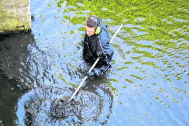 Ein aktustisches Signal zeigt an, ob sich Metallisches auf der Spule befindet. | Foto: detectorist