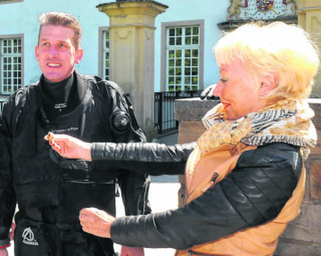 Freude bei der Besitzerin. | Foto: Winkler