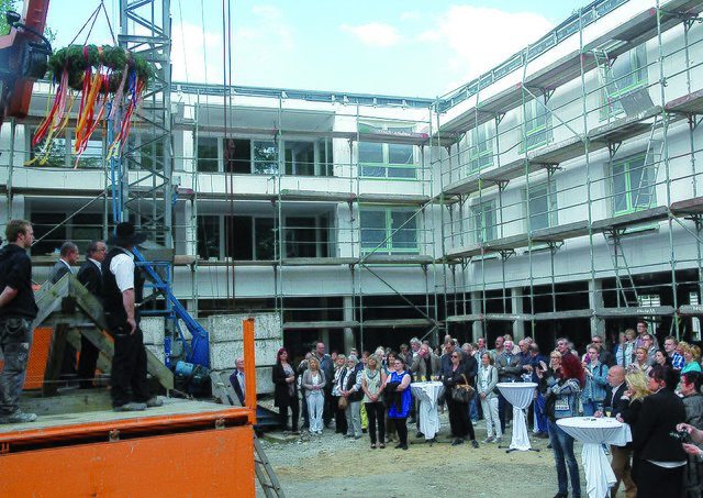 Und schon wieder konnte am „Seniorenpark Brauck“ Richtfest gefeiert werden: Die Anlage an der Brauckstraße wird jetzt nochmals deutlich erweitert.