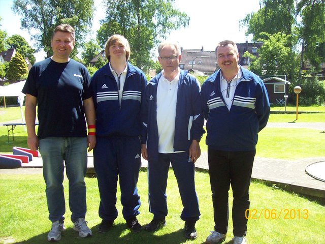 Die Zweite Welle des VfM Bottrop (von links nach rechts): Markus Scherkenbach, Philipp Fees, Rudi Tümmers und Spielführer Bernd Grigo