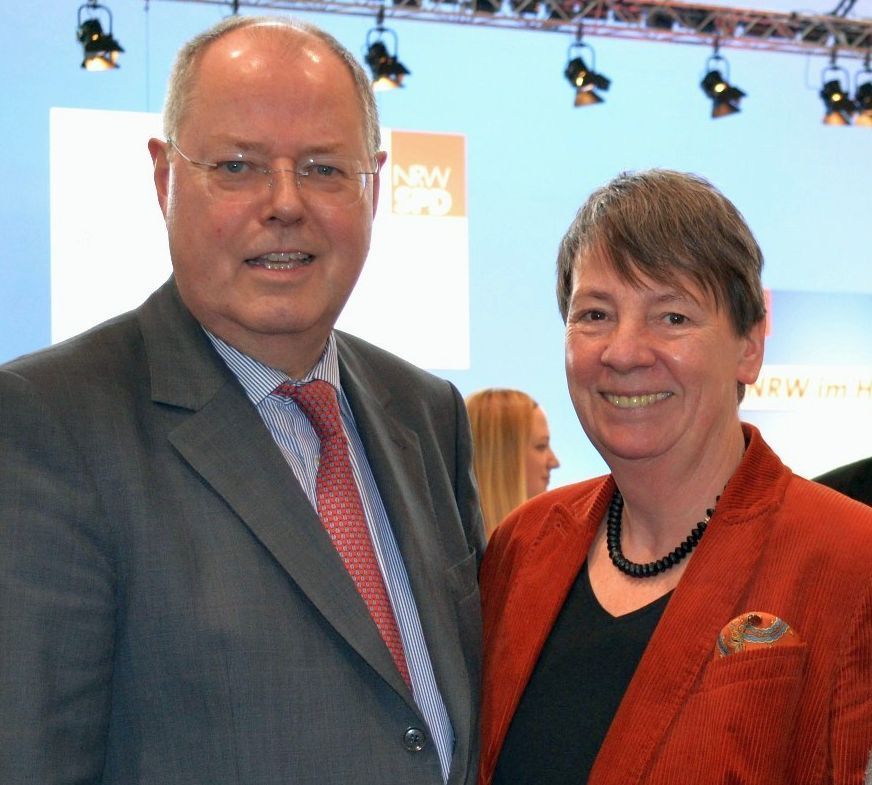 Barbara Hendricks (r.) - hier im Bild mit SPD-Kanzlerkandidat Peer Steinbrück - ist nicht nur Bundestagsabgeordnete für den Kreis Kleve, sondern auch Schatzmeisterin der SPD. Darum das überregionale Interesse.