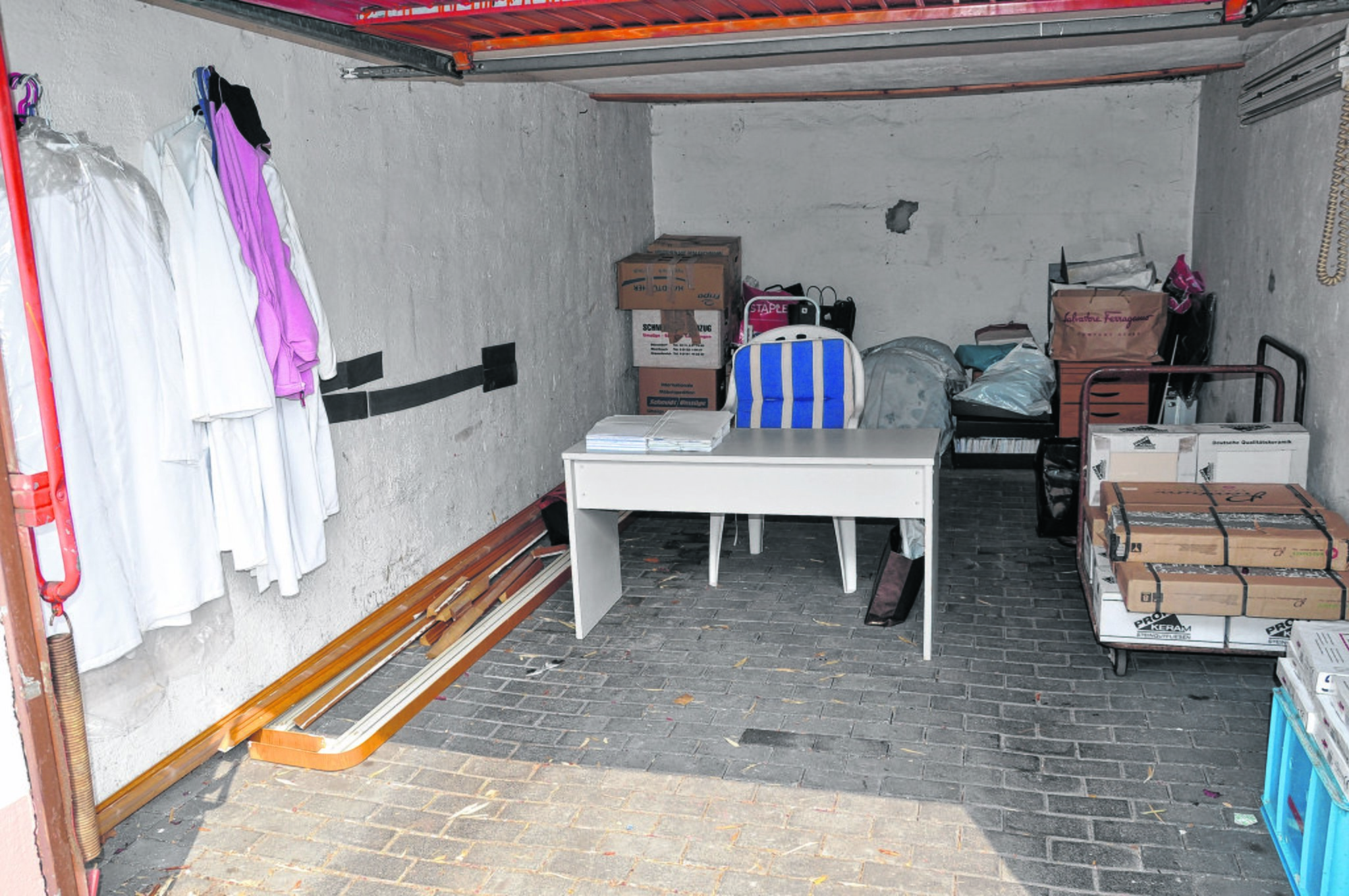 Praxis geschlossen: Putzfrau übergibt Patientenakten in Altenessener