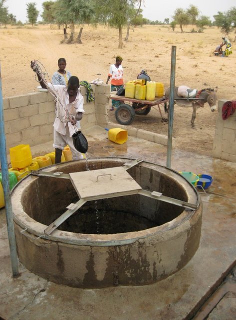 Brunnen für die Trinkwasserversorgung im Sahelgebiet von Burkina-Faso/Distrikt Dori