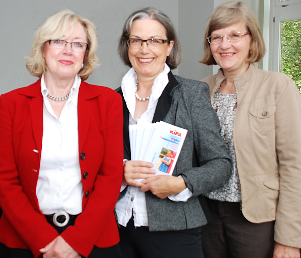 Engagieren sich im neuen Verein KinderPatenschaften (KiPa): v.l. Ursula Eckold, Thekla Bieder und Jutta Kleinheisterkamp Foto: Pielorz