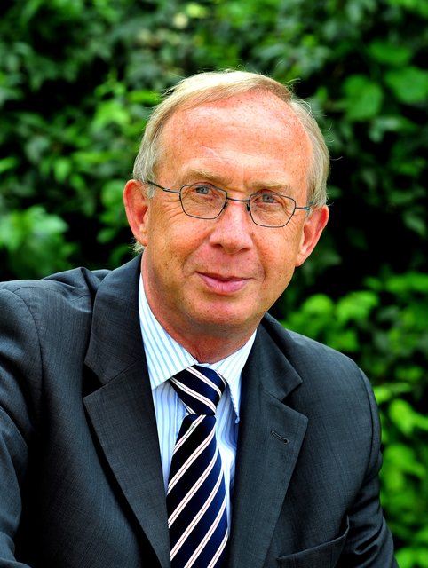 Bürgermeister Wolfgang Pantförder spricht allen Feuerwehrmännern und Kanalmitarbeitern seine Hochachtung aus. Foto: Stadt Recklinghausen