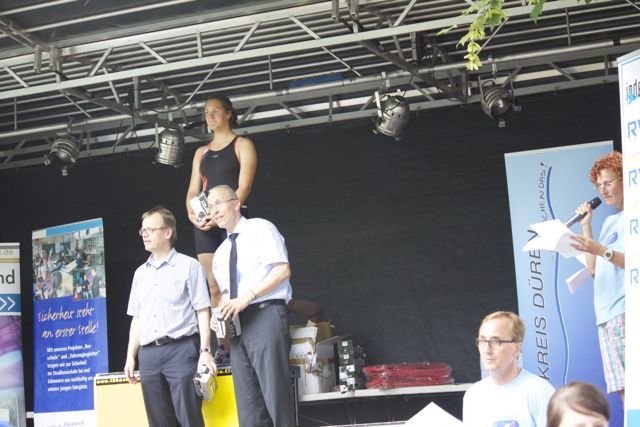 Kathrin Linke bei der Siegerehrung auf Platz 1.