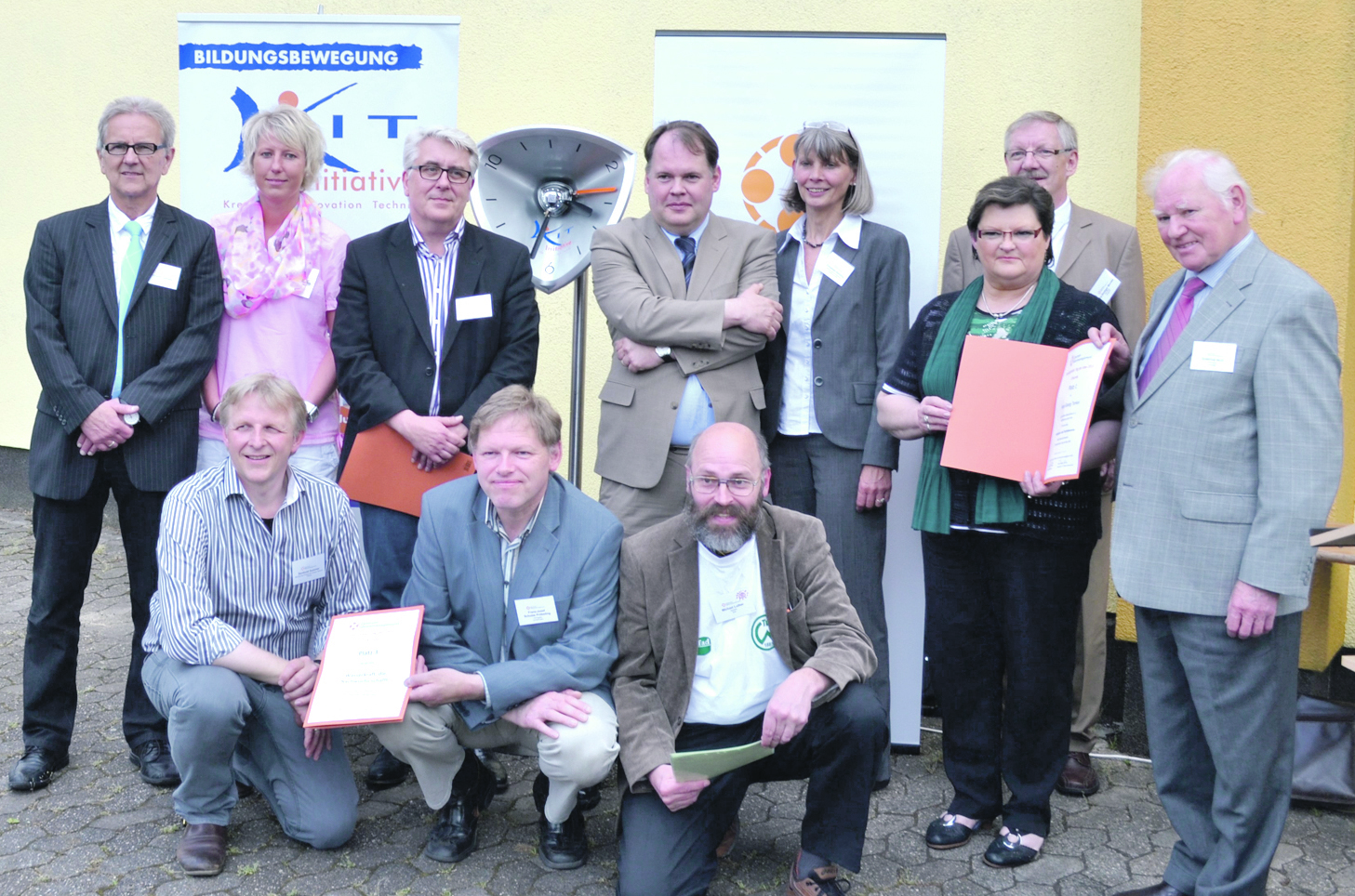 Freude über die Auszeichnung bei Burkhard Ladewig (hinten links) und Michael Luther (vorne rechts) sowie den anderen Preisträgern.