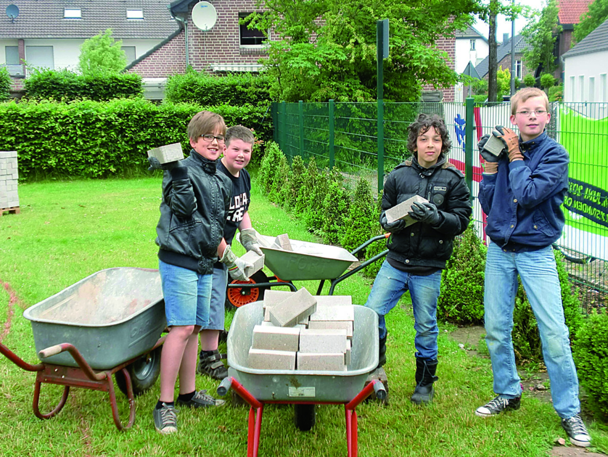 Pfadfinder der DPSG Uedem haben Kindergarten St. Laurentius verschönert
