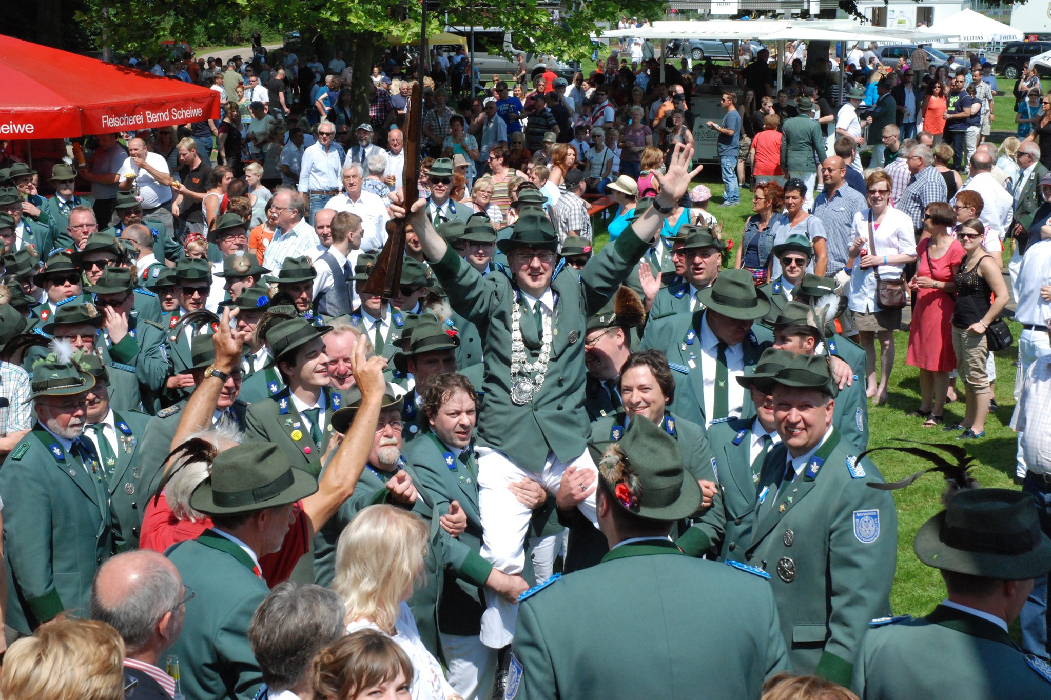 Neuer König in Arnsberg überwältigt 