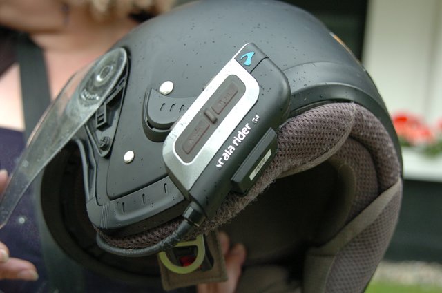 Helm mit Sprechanlage, sehr praktisch für den Kontakt zwischen den Biker-Freunden Darius Riegel und Horst Berndt.