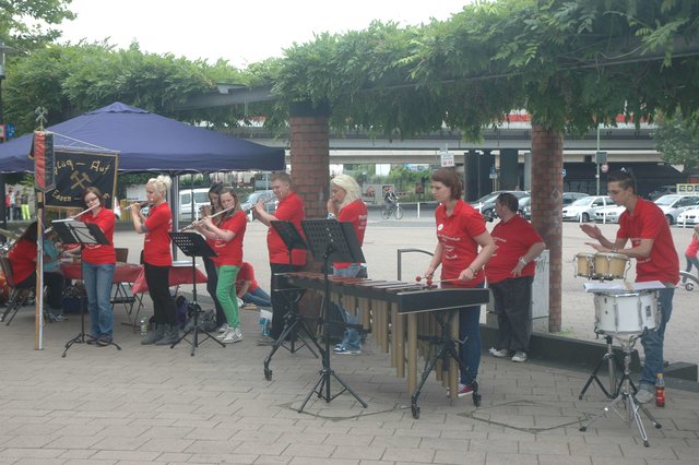 Der Spielmannszug „Glück auf“ der Feuerwehr Essen begeisterte mit fetziger Rock- und Popmusik.