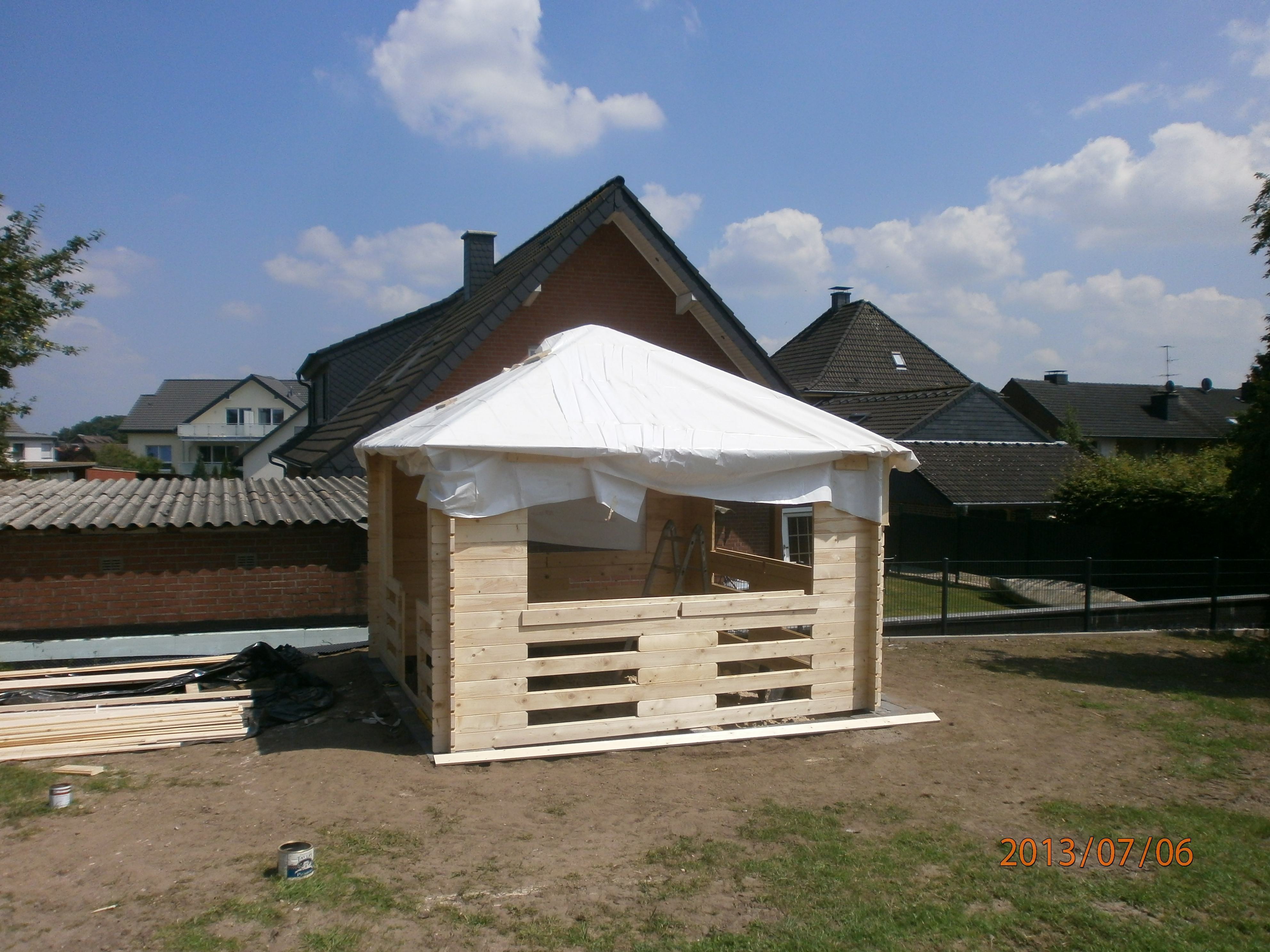 ein fast fertiger Sandkastenpavillon