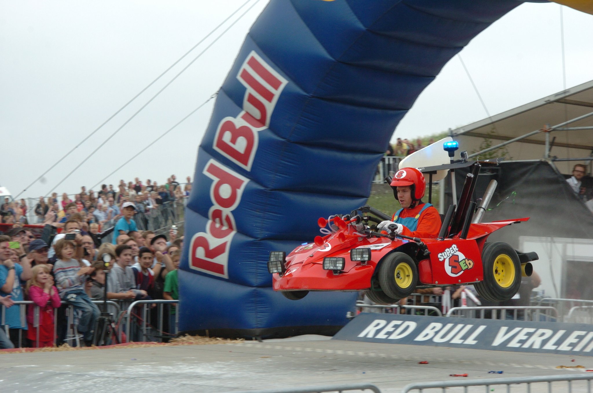 Red Bull Seifenkistenrennen Vettel Fliegt Zeitrider Siegen Herten red-bull-seifenkistenrennen-vettel-fliegt-zeitrider-siegen-herten