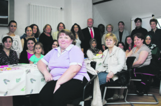 Im Arnold-Janssen-Haus treffen sich die Frauen immer dienstags und donnerstags, von 9.30 bis 12 Uhr, um Deutsch zu lernen. Die jüngste ist 20, die älteste Teilnehmerin 62 Jahre alt.  Sie kommen aus den unterschiedlichsten Ländern, aber ihr Ziel ist das gleiche: Lernen!