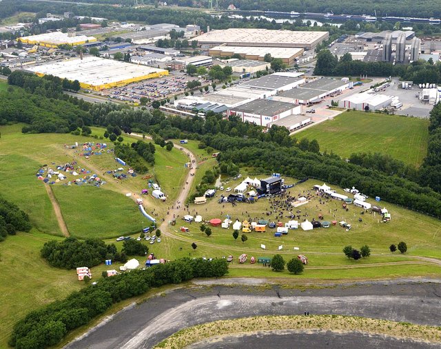 Die Ruhe vor dem Sturm: Das Festival-Gelände füllte sich nach und nach mit 5.000 Besuchern.