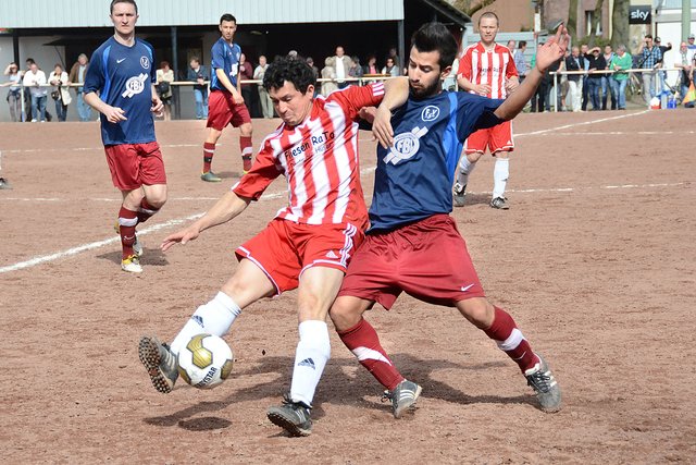 Der alte Husener Tennen-Sportplatz, Spielstätte des Bezirksligisten SC Husen-Kurl, soll ertüchtigt werden und neben einer Lärmschutzwand auch einen Kunstrasenbelag erhalten. Donnerstag entscheidet der Rat darüber.