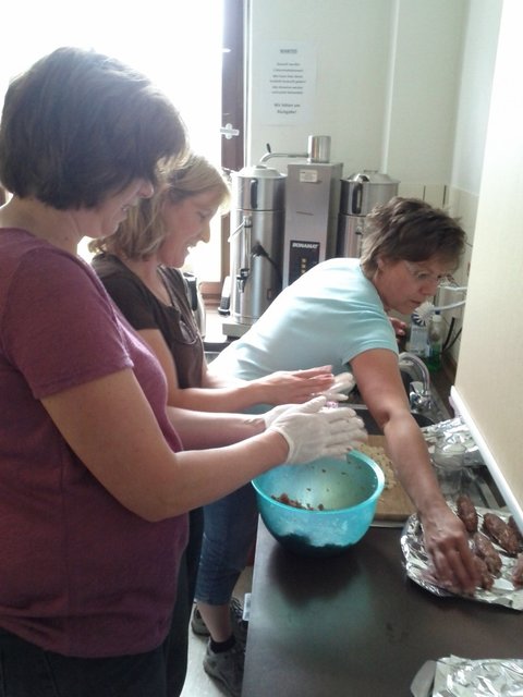 AWO-Frauen helfen nicht nur bei der Verpflegung