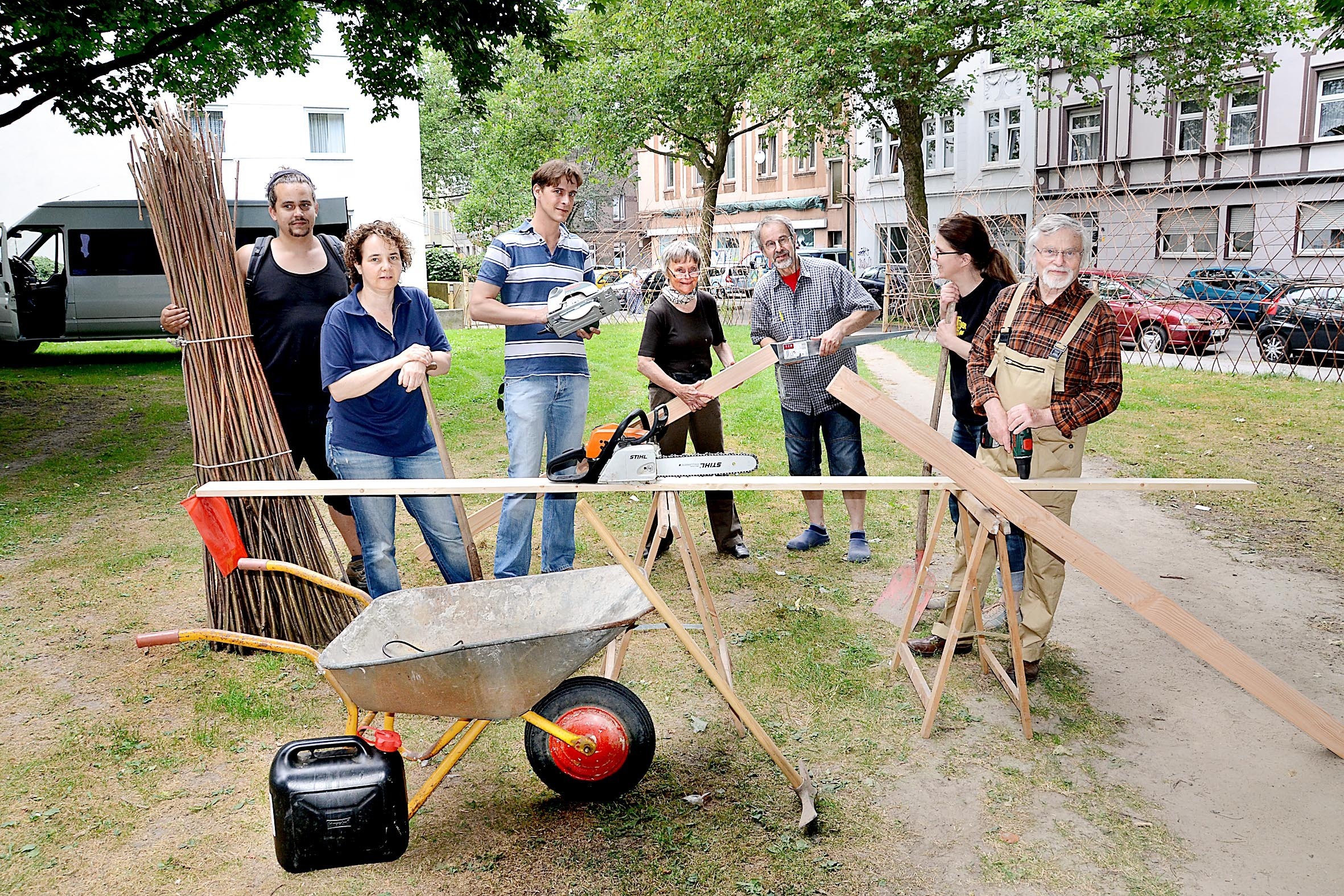 Die ersten Arbeiten am zukünftigen Bürgergarten an der kleinen Heroldwiese im Brunnenstraßenviertel haben begonnen. Großstädter können dort bald ihr eigenes Gemüse ziehen