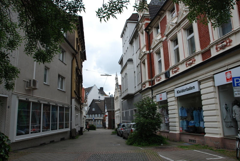 Nur noch ein kurzes Stückchen in der Altstadt heißt nach der Wattenscheider Stadtpatronin "Gertrud". Früher war die gesamte Strecke bis zur Gelsenkirchener Stadtgrenze nach der Heiligen Gertrudis benannt.