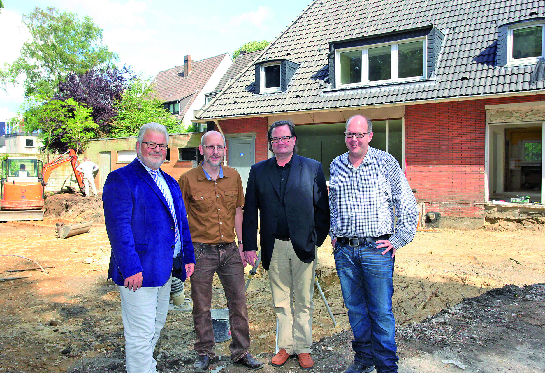 Heinz Wehres (li.), Peter Stadtmann (re., beide Förderverein) und Geschäftsführer Paul Mensing-Göke (2.v.r.) begrüßten den zukünftigen Hospizleiter Christoph Voegelin.