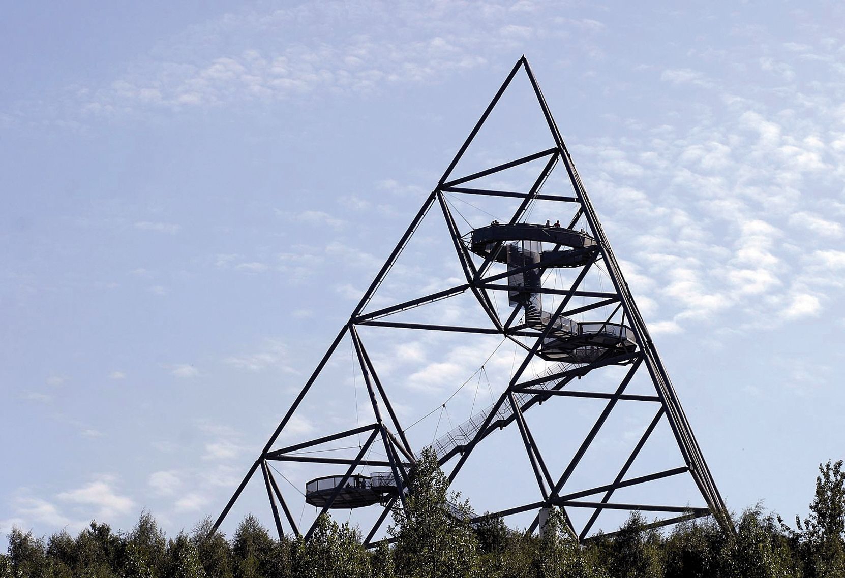 Das Tetraeder steht im Mittelpunkt des ersten Tetraeder Treppenlaufs in Bottrop.