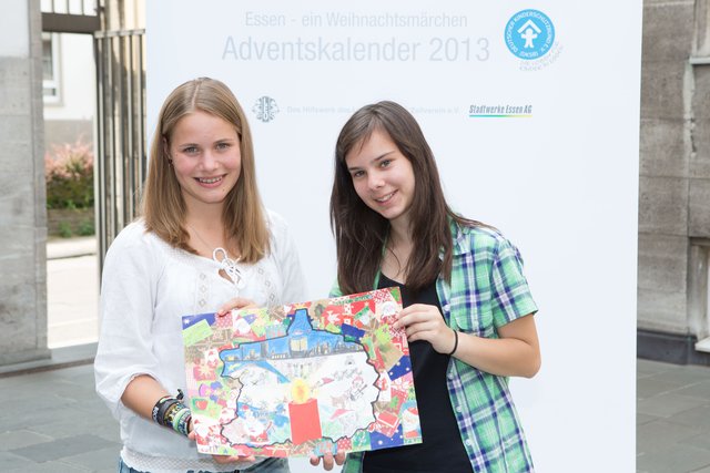 Das Gewinnerbild 2013 mit den beiden Künstlerinnen