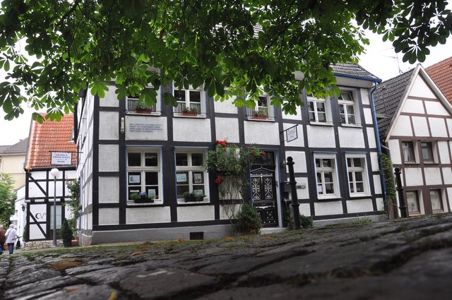 In der Galerie Buhre im Nicolaiviertel wird erstmals eine Ausstellung von Wolfgang und Markus Fräger gezeigt.