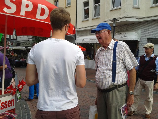 Auf großes Interesse stießen die vielen Infomaterialien der SPD bei den Bürgerinnen und Bürgern in Holsterhausen.