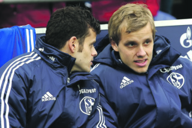 Tranquillo Barnetta (l.) verließ nach Teemu Pukki als Zweiter den FC Schalke 04. Foto: Gerd Kaemper