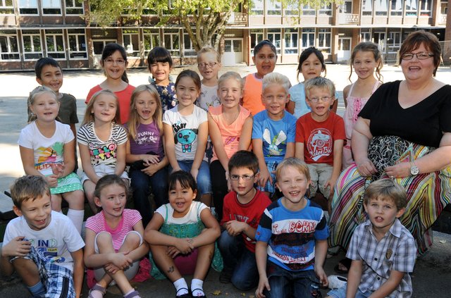 Klasse 1a der Grundschule Erik Nölting mit ihrer Klassenlehrerin Sabine Scharff