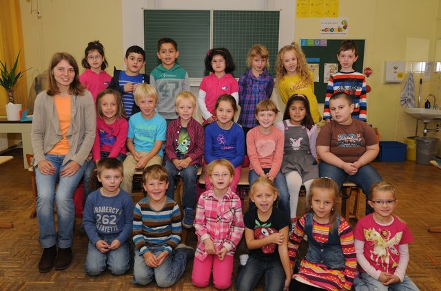 Klasse 1a der Grundschule Oberwinzerfeld
mit ihrer Klassenlehrerin Petra Schüth