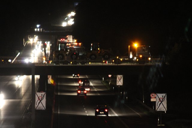 Die letzten Fahrzeuge passieren