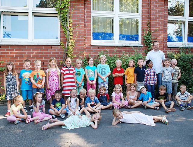 Klasse 1a der Katholischen Grundschule Weiltor
mit ihrem Klassenlehrer Gerold Berg