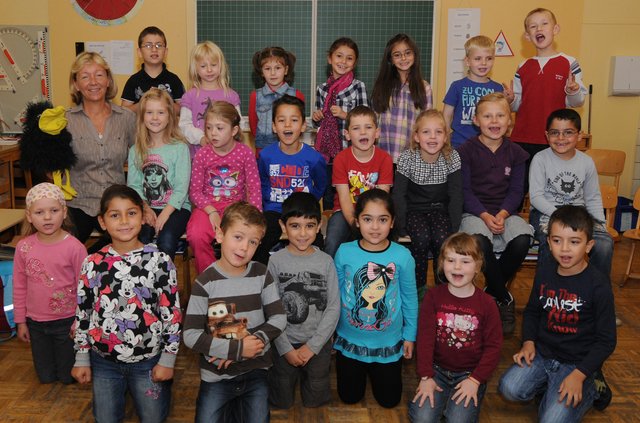 Klasse 1b der Grundschule Oberwinzerfeld
mit ihrer Fachlehrerin Cordula van Rooijen