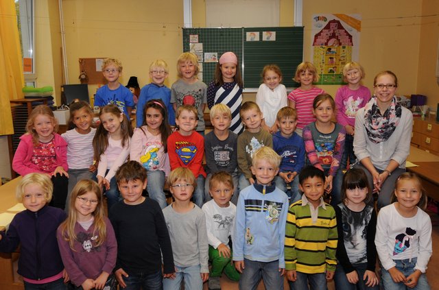 Klasse 1b der Grundschule Niederwenigern
mit ihrer Klassenlehrerin Katrin Sütö