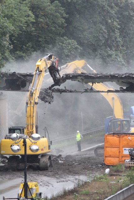 Die Brücke der ehmaligen Amalia-Bahn ist unterbrochen.