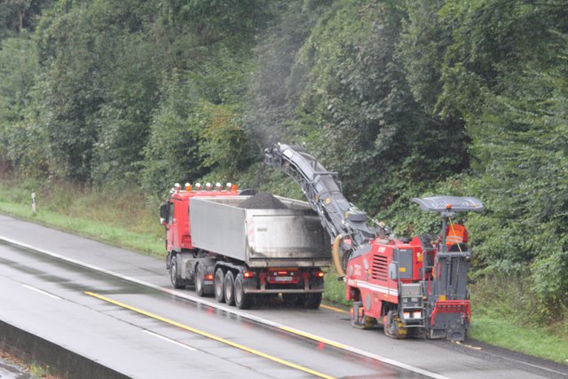 Fräsarbeiten an der Anschlussstelle Lütgendortmund.