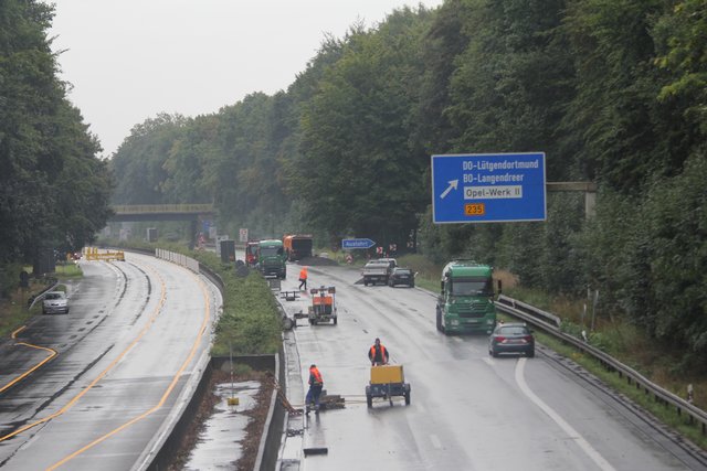 Nur noch Baufahrzeuge auf der A40.