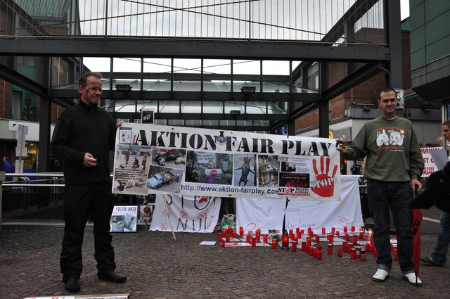 Mahnwache am 18.09.2013 für die Strassenhunde in Rumänien.Foto:Kurt Gritzan