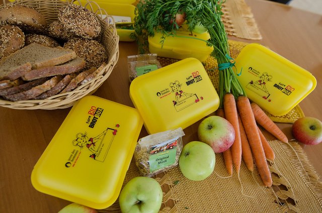 Viel gesundes, in Müsli, Obst und Vollkornprodukte und somit Vitamine und Nährstoffe enthalten die Brotboxen für Erstklässler.